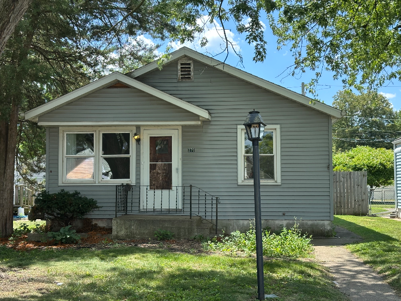 275 S Douglas Ave - Photo 2 of 9