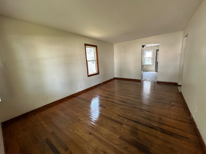 275 S Douglas Ave - Photo 3 of 9