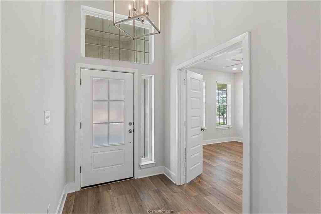 5008 Toscana Loop - Photo 4 of 33