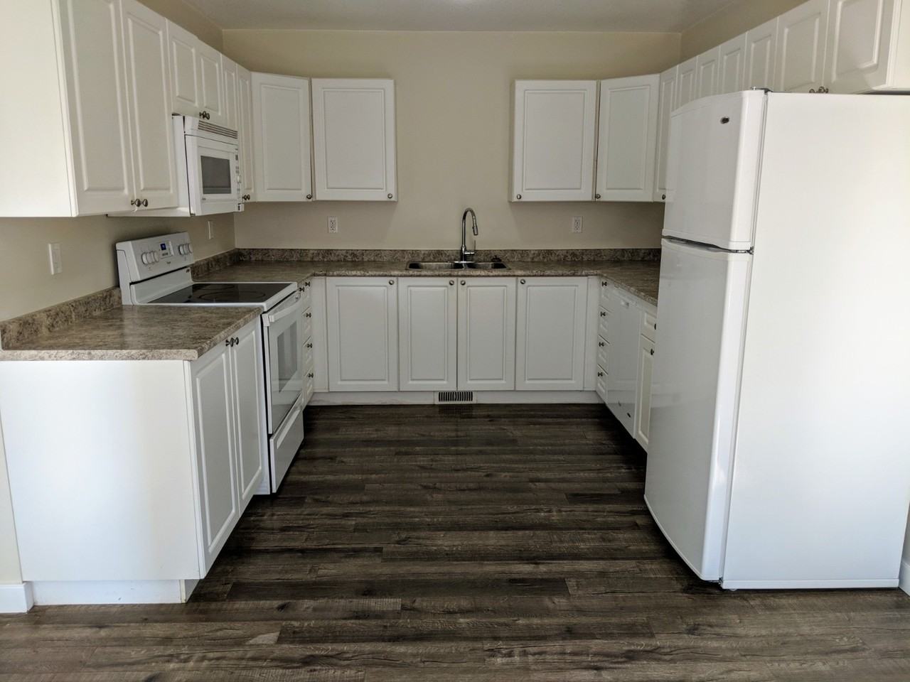 1625 99 Ave - A #A - Photo 3 of 8