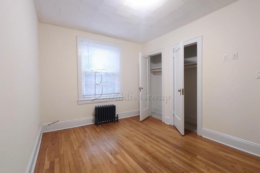 3263 45th St - Photo 3 of 10