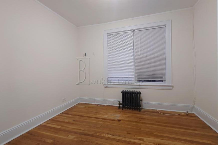 3263 45th St - Photo 4 of 10