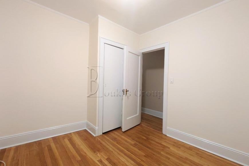 3263 45th St - Photo 5 of 10
