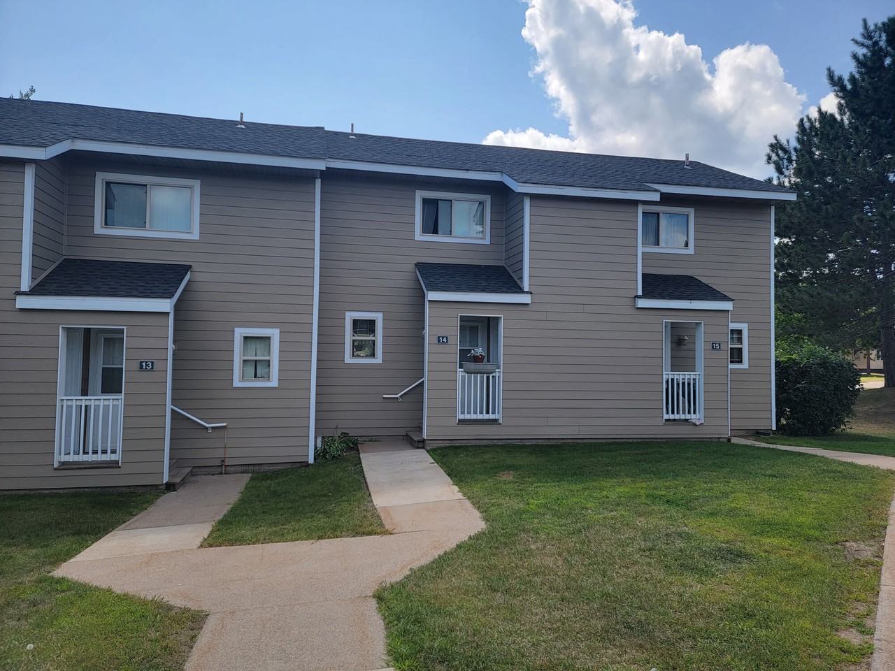 Pine Manor Townhouses - Photo 3 of 8