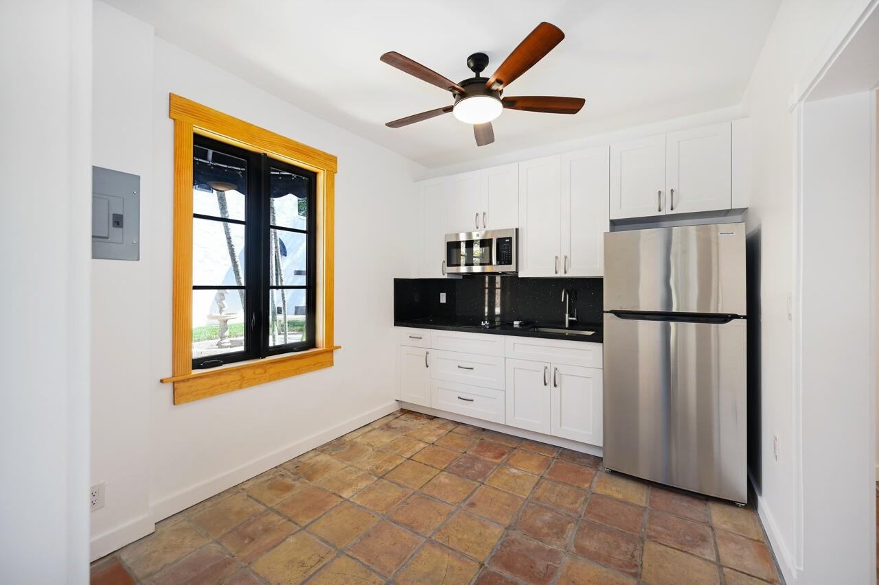 801 Hibiscus St - Photo 2 of 8