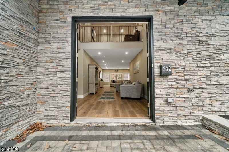 232 Kinnelon Rd - Photo 3 of 43