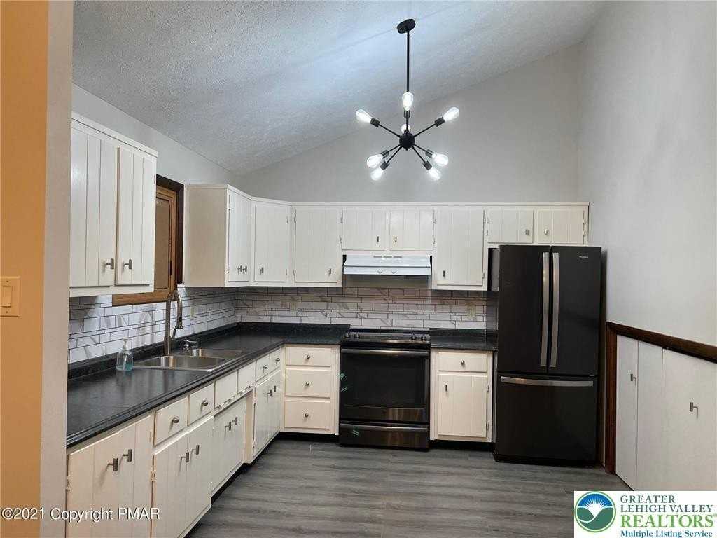 3322 Woodland Dr - Photo 3 of 18