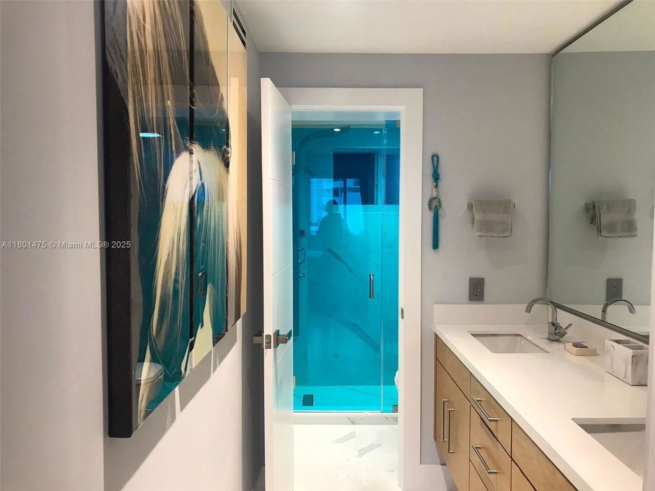 1345 Lincoln Rd - Photo 2 of 8