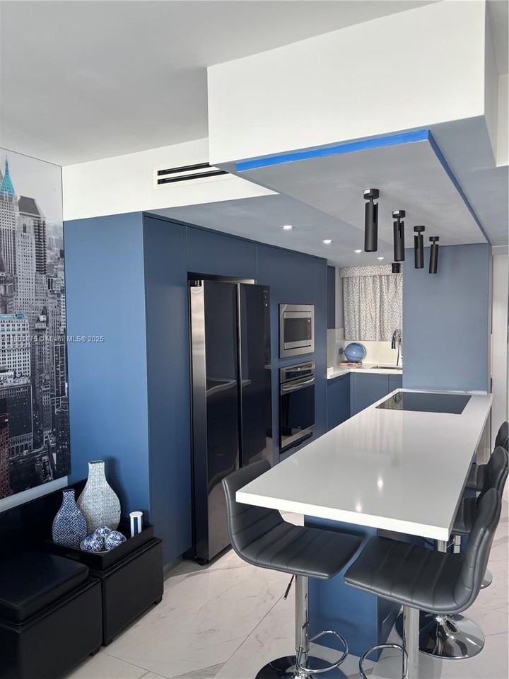 1345 Lincoln Rd - Photo 3 of 8