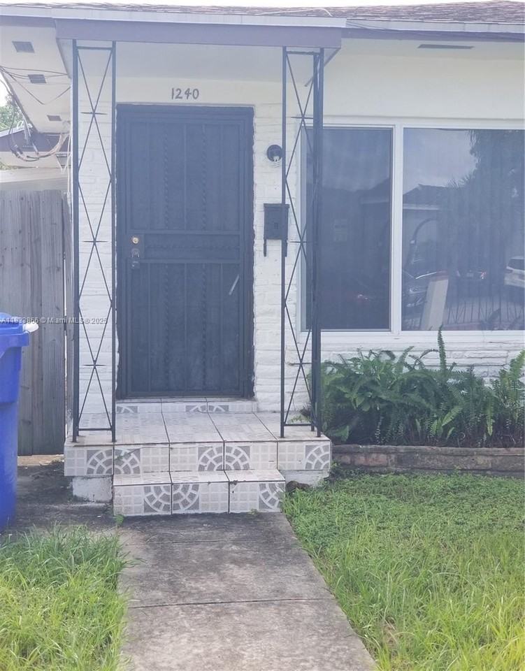 1240 Sw 22nd Ter #1 - Photo 2 of 14