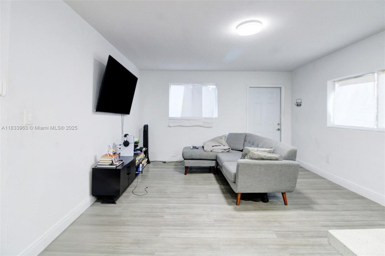 5510 Northwest 30th Avenue - Photo 5 of 21