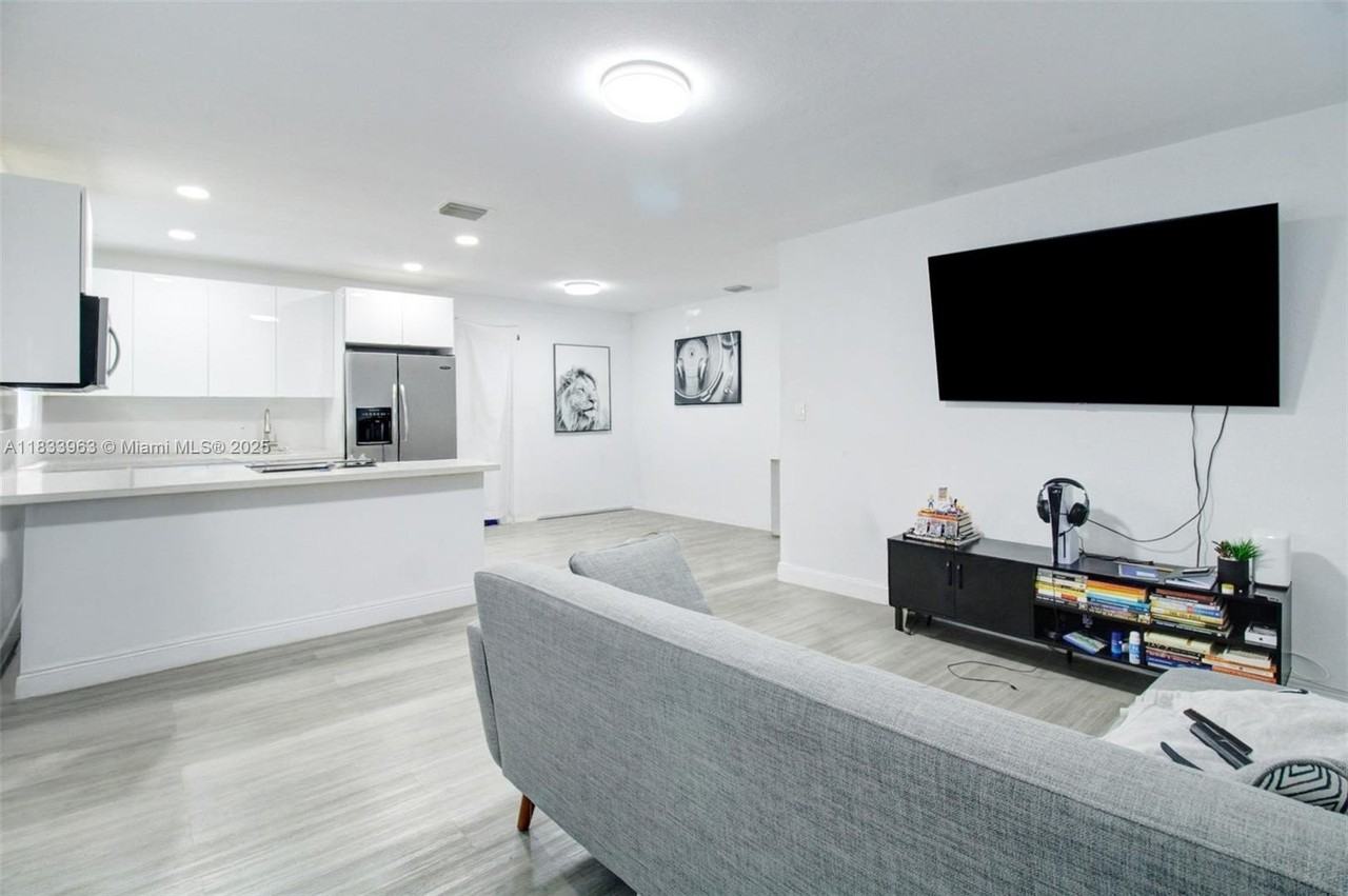 5510 Northwest 30th Avenue - Photo 6 of 21