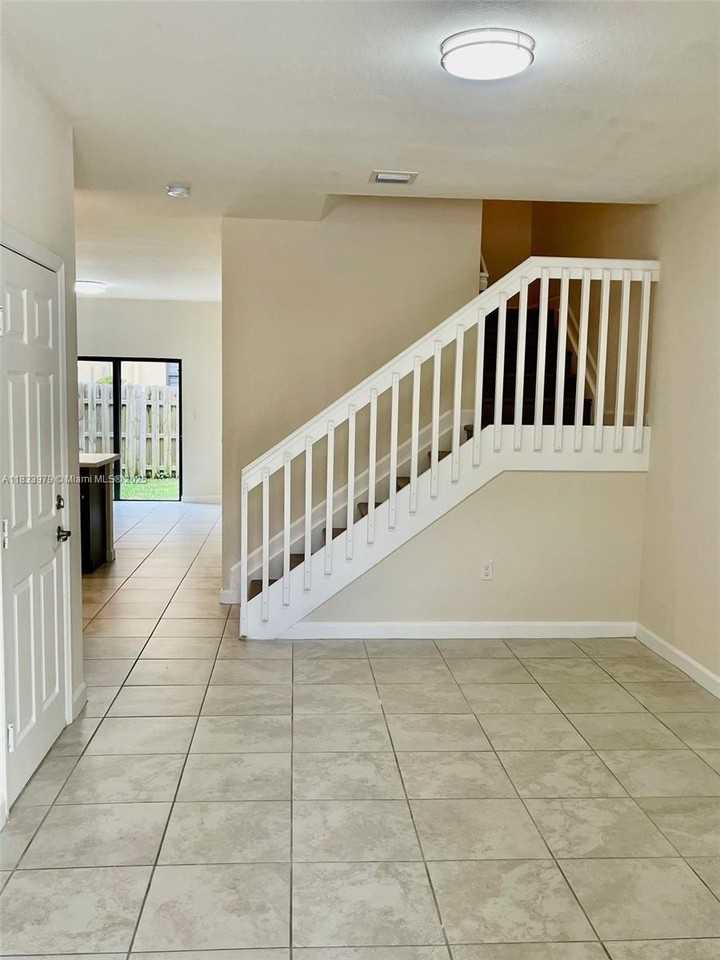 146 Southeast 34th Terrace #146 - Photo 6 of 36