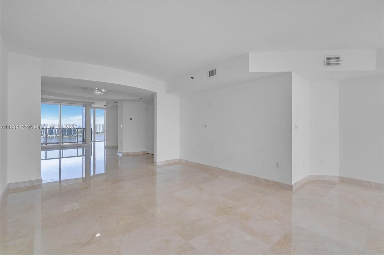 19333 Collins Ave #2703 - Photo 7 of 50