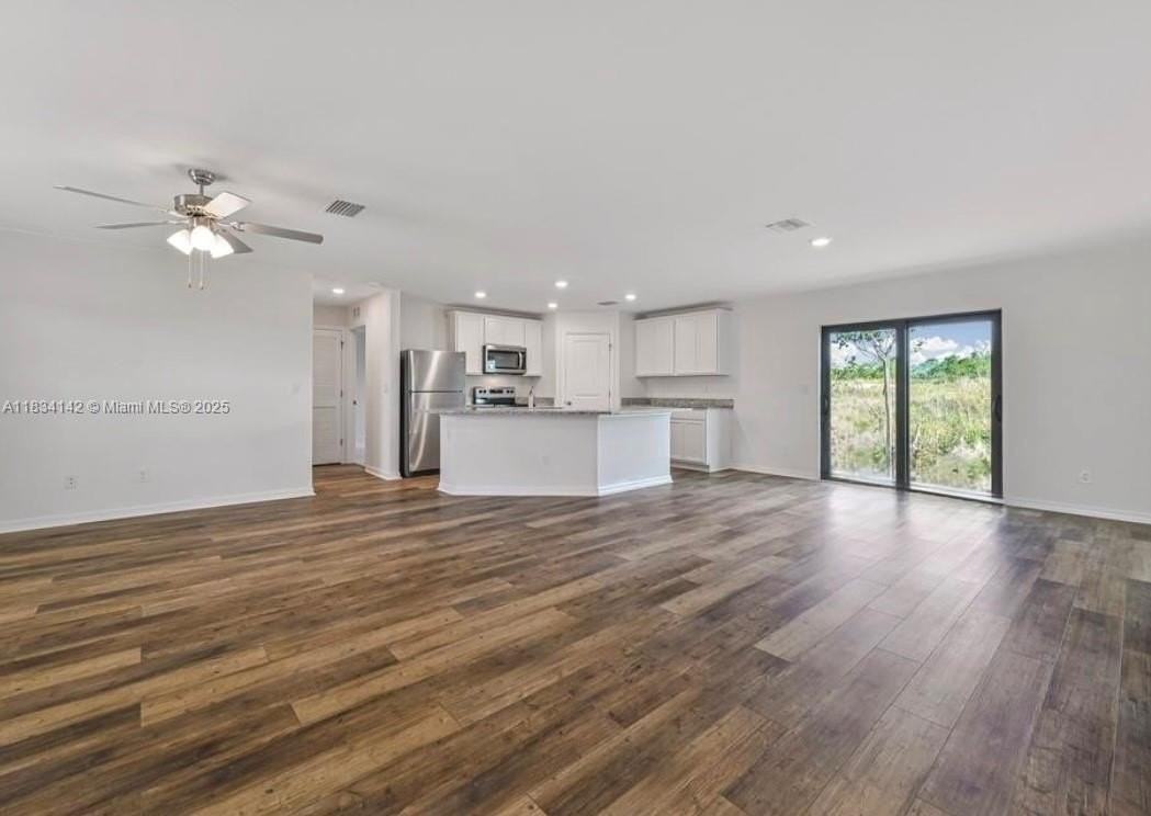 861 Winwood Cir - Photo 3 of 9