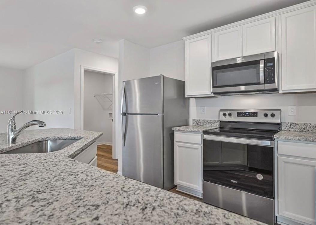 861 Winwood Cir - Photo 4 of 9