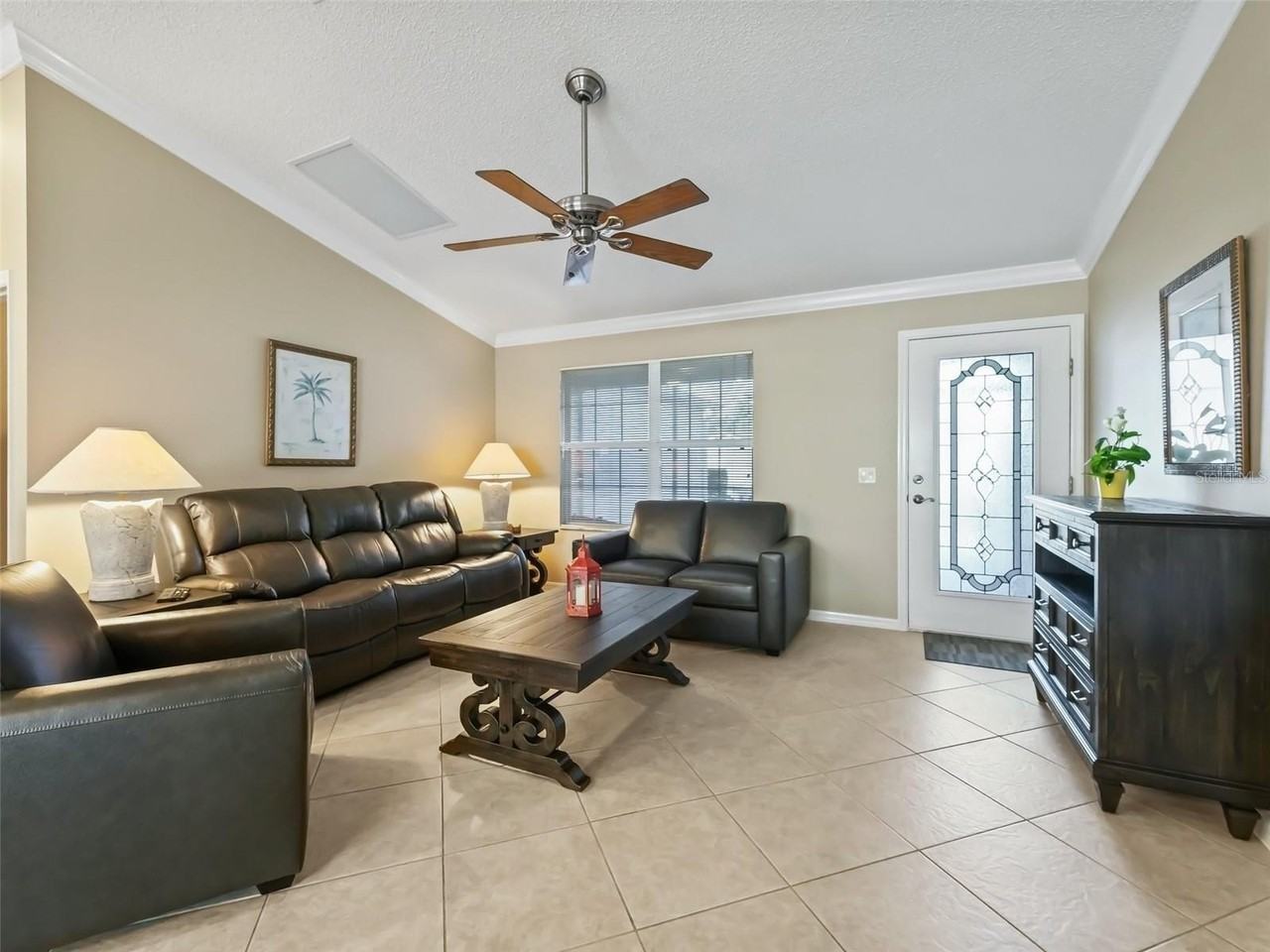 1095 Blythe Way - Photo 4 of 25