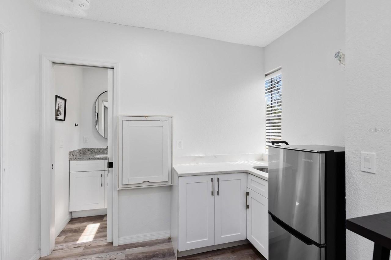 106 Edgewater Dr - Photo 4 of 18