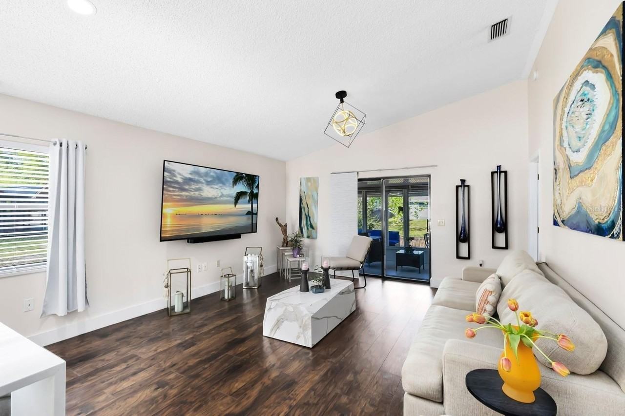 106 Edgewater Dr - Photo 7 of 18