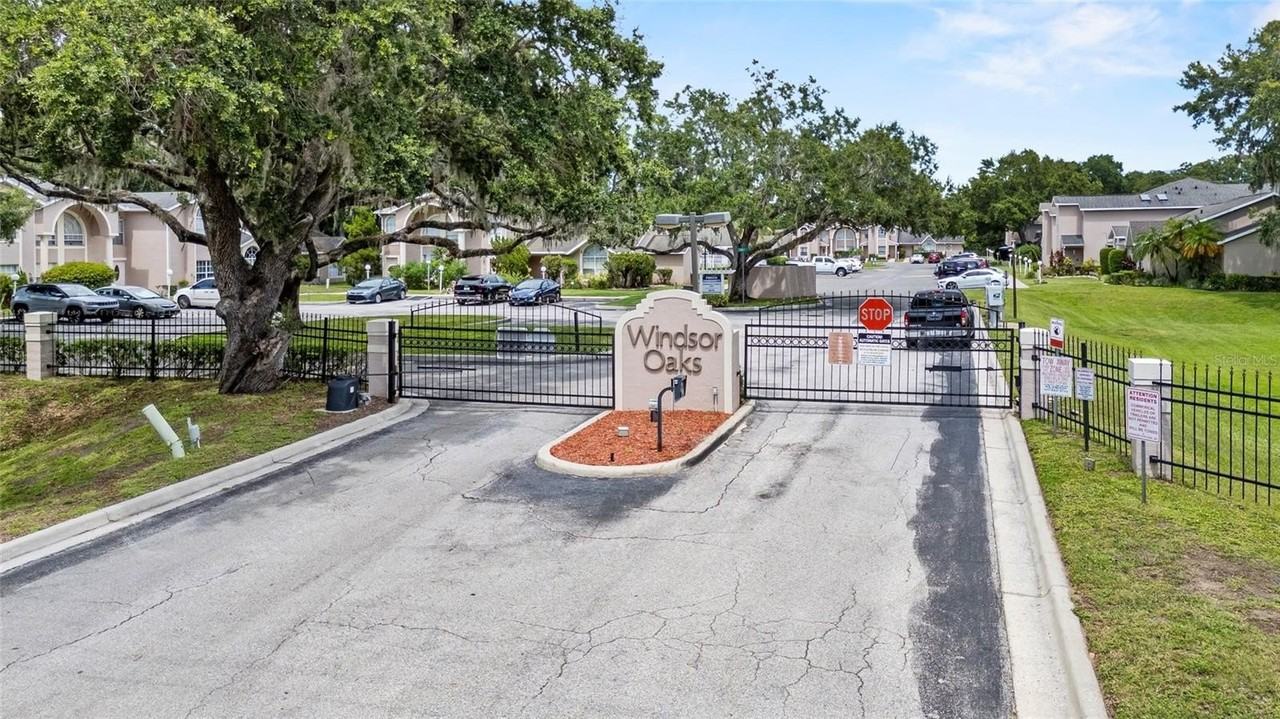 1645 Windsor Oak Ct - Photo 3 of 32