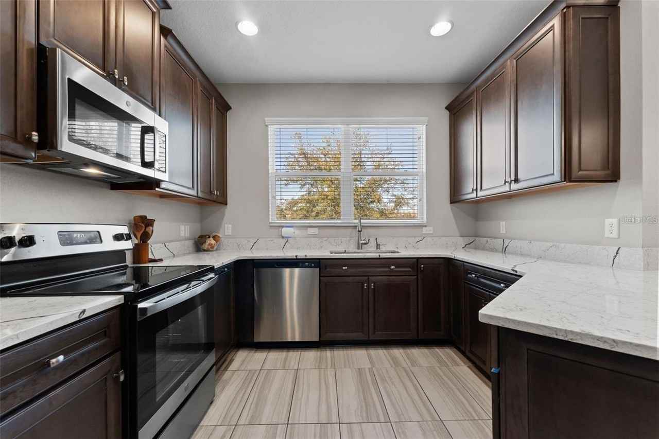 29913 Southwell Ln - Photo 6 of 20