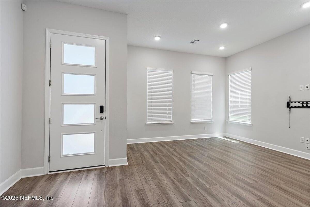 7447 Loggerhead Ct - Photo 4 of 21