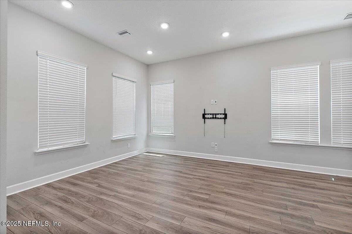 7447 Loggerhead Ct - Photo 5 of 21