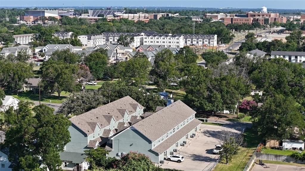 701 S Lillian St - Photo 2 of 24