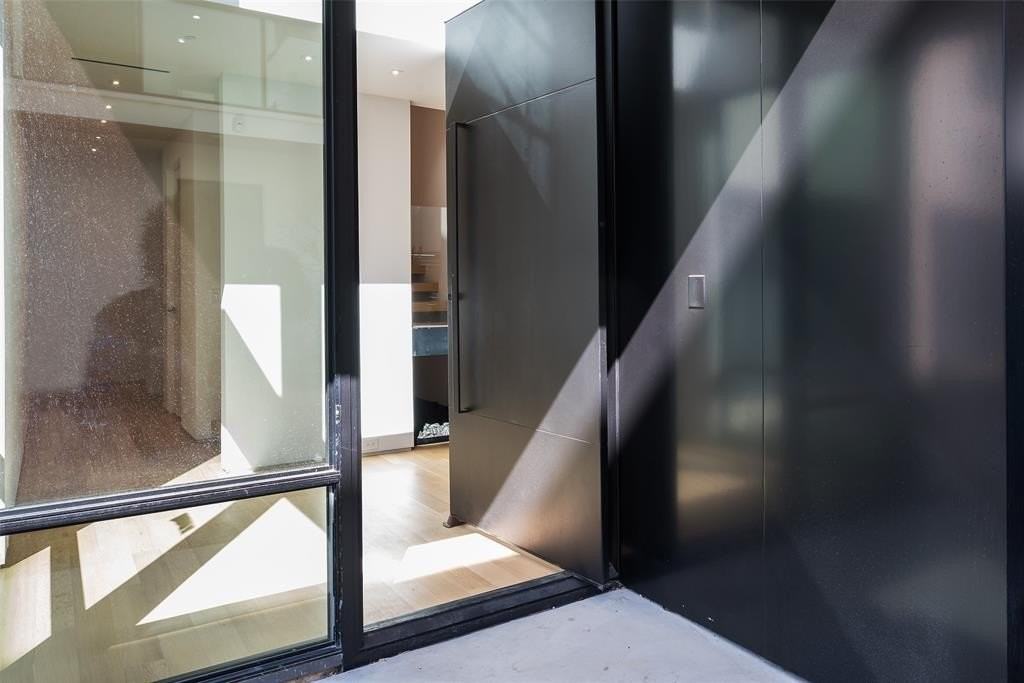 3515 Edgewater St - Photo 4 of 40