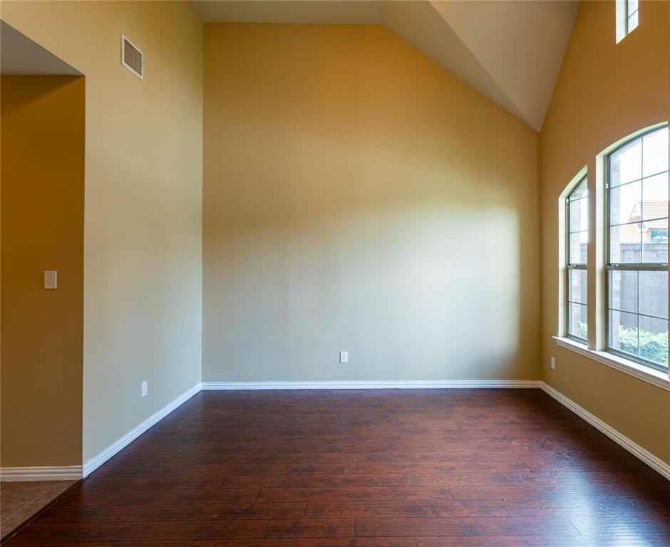 808 Lake Forest Trl - Photo 4 of 29