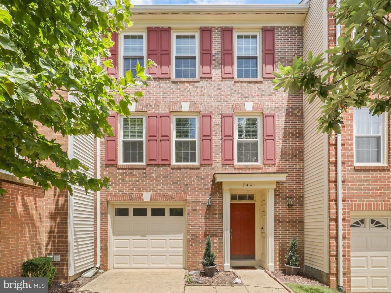 7441 Heatherfield Ln - Photo 2 of 31