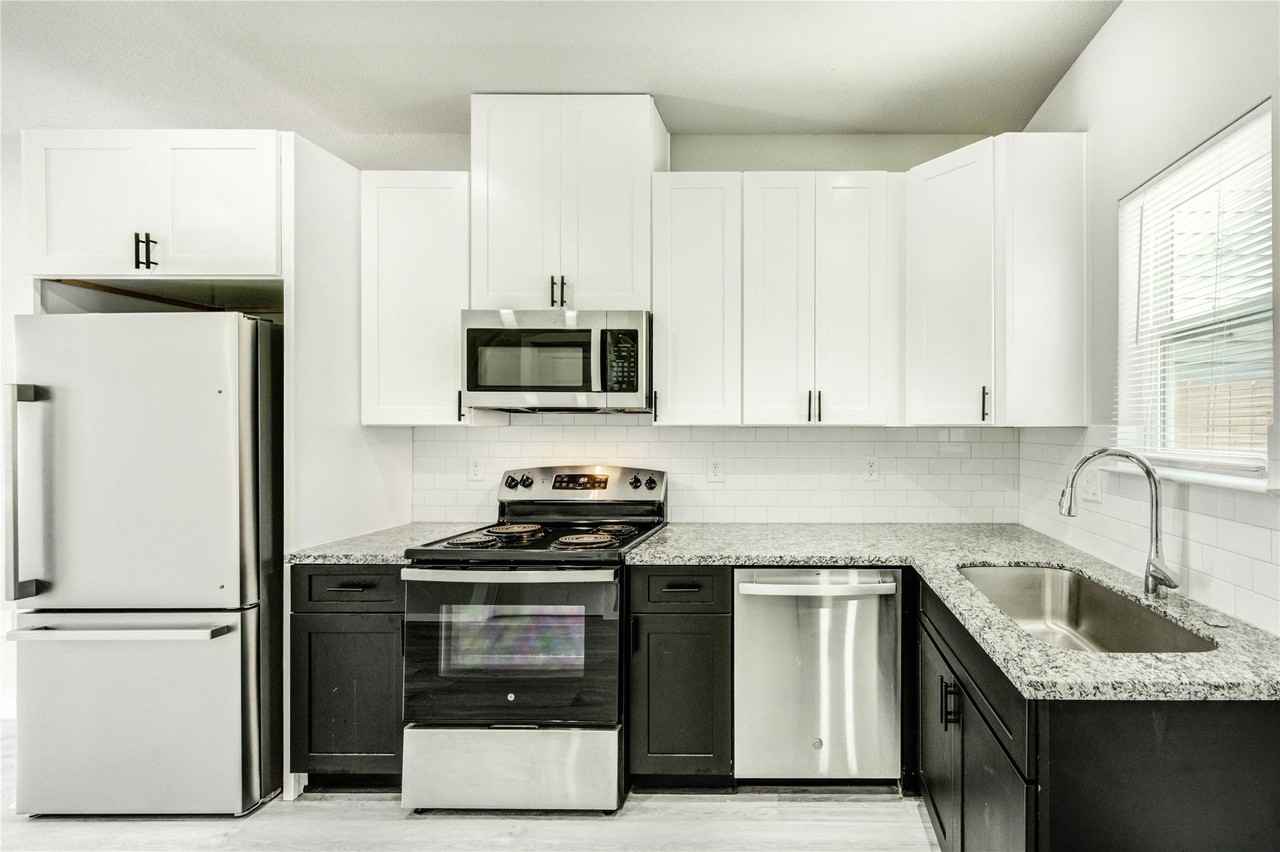 8157 Tate St - Photo 4 of 26