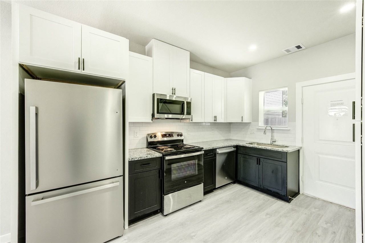 8157 Tate St - Photo 5 of 26