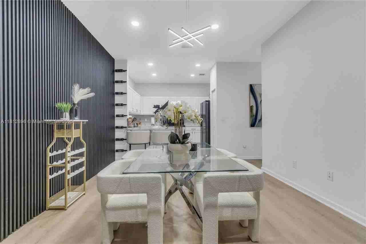 3529 Nw 29th Pl - Photo 2 of 8