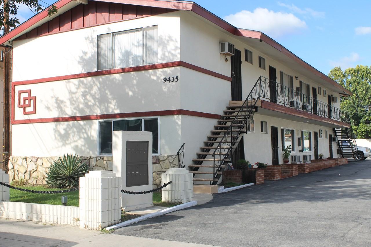 9435 Nance Ave - Photo 3 of 3