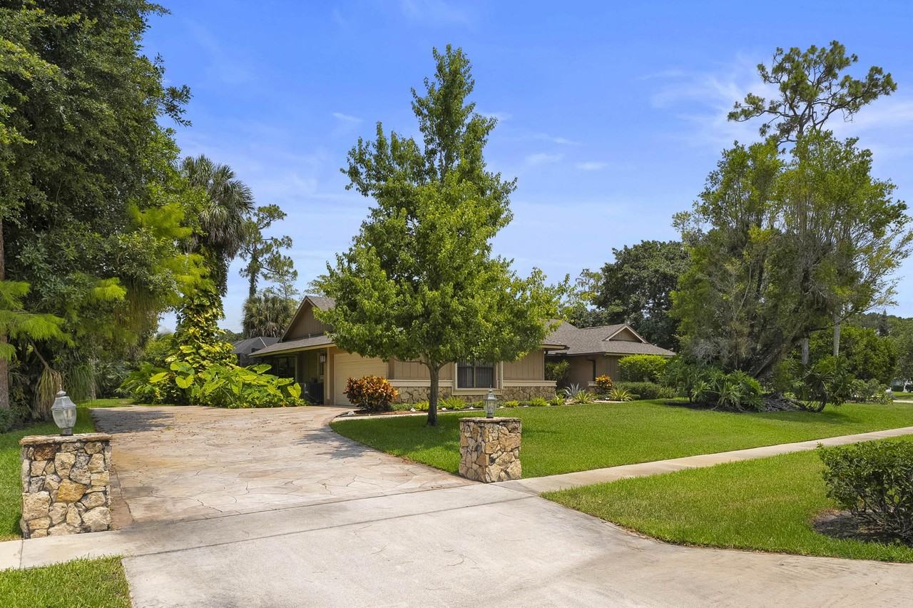 196 Scarborough Ter - Photo 3 of 33