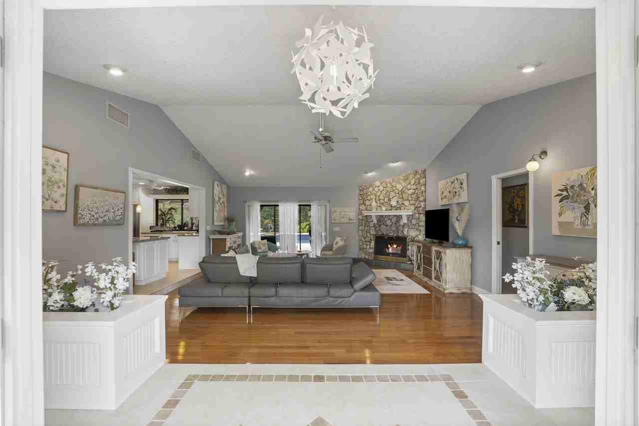 196 Scarborough Ter - Photo 5 of 33