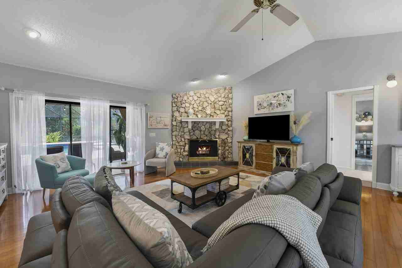 196 Scarborough Ter - Photo 7 of 33