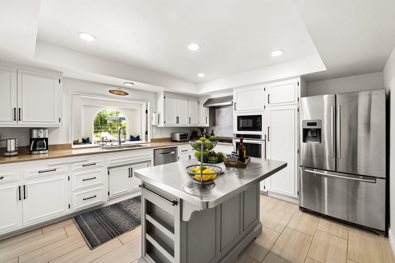 5329 University Dr - Photo 5 of 50