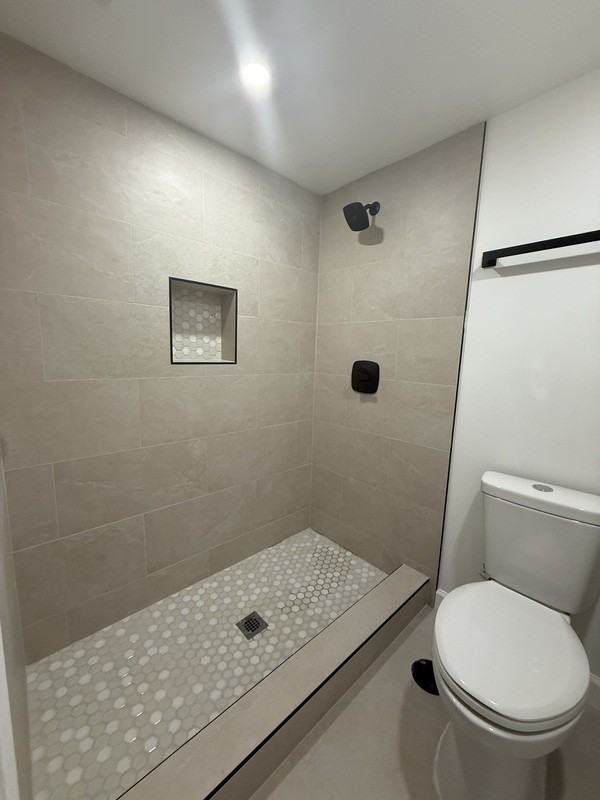 1212 18th St Ne #B - Photo 4 of 17