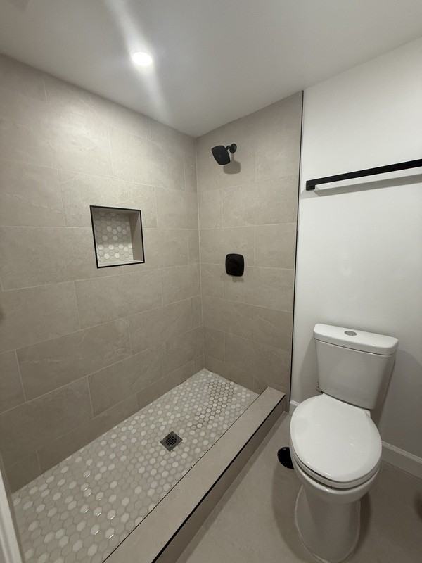 1212 18th St Ne #B - Photo 5 of 17