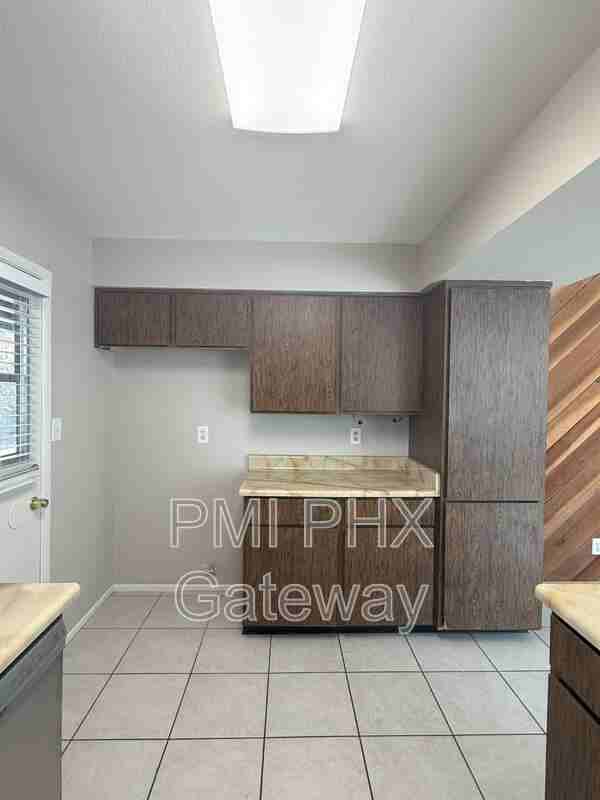 1623 W Pampa Ave - Photo 3 of 12