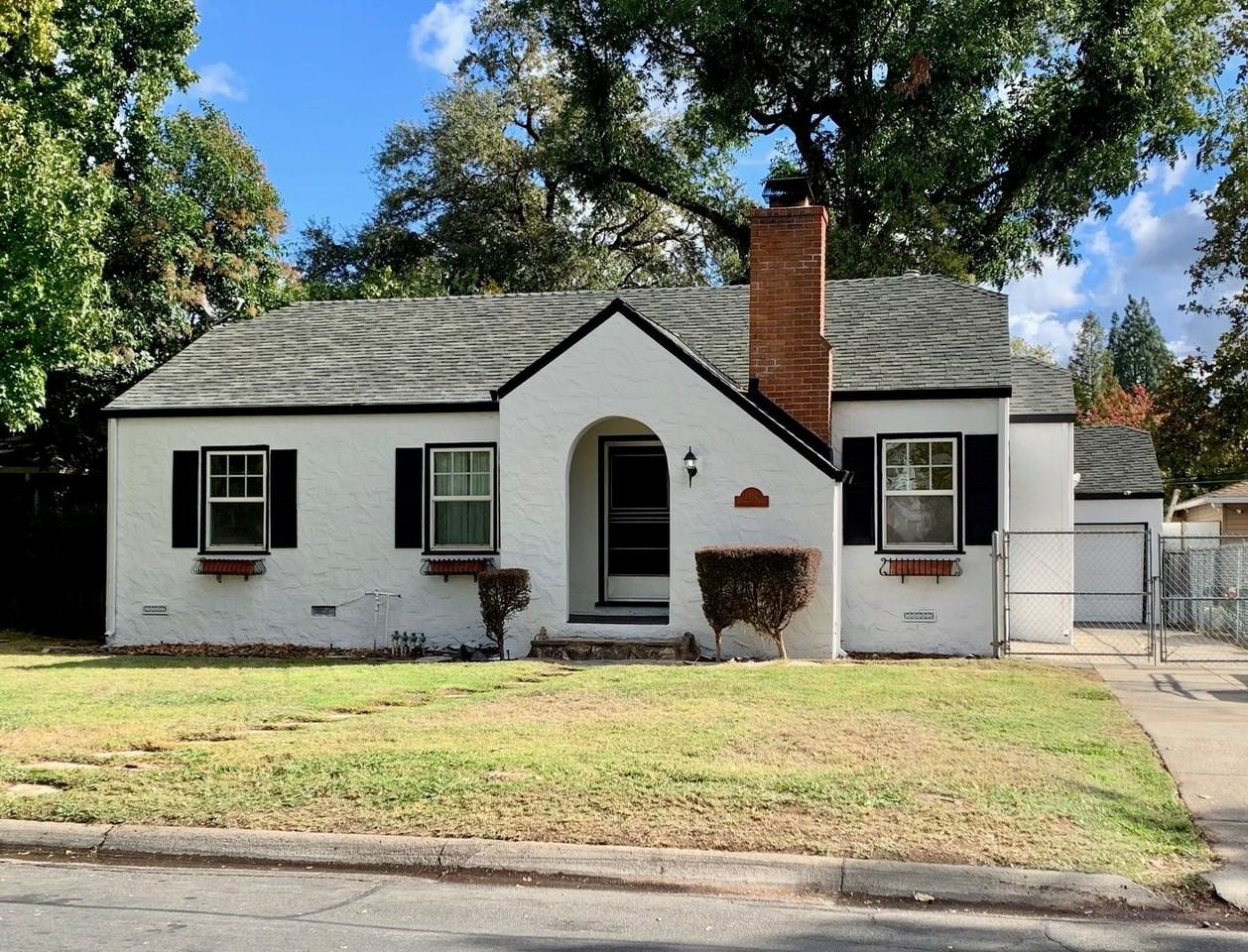 1982 Canterbury Rd - Photo 2 of 30