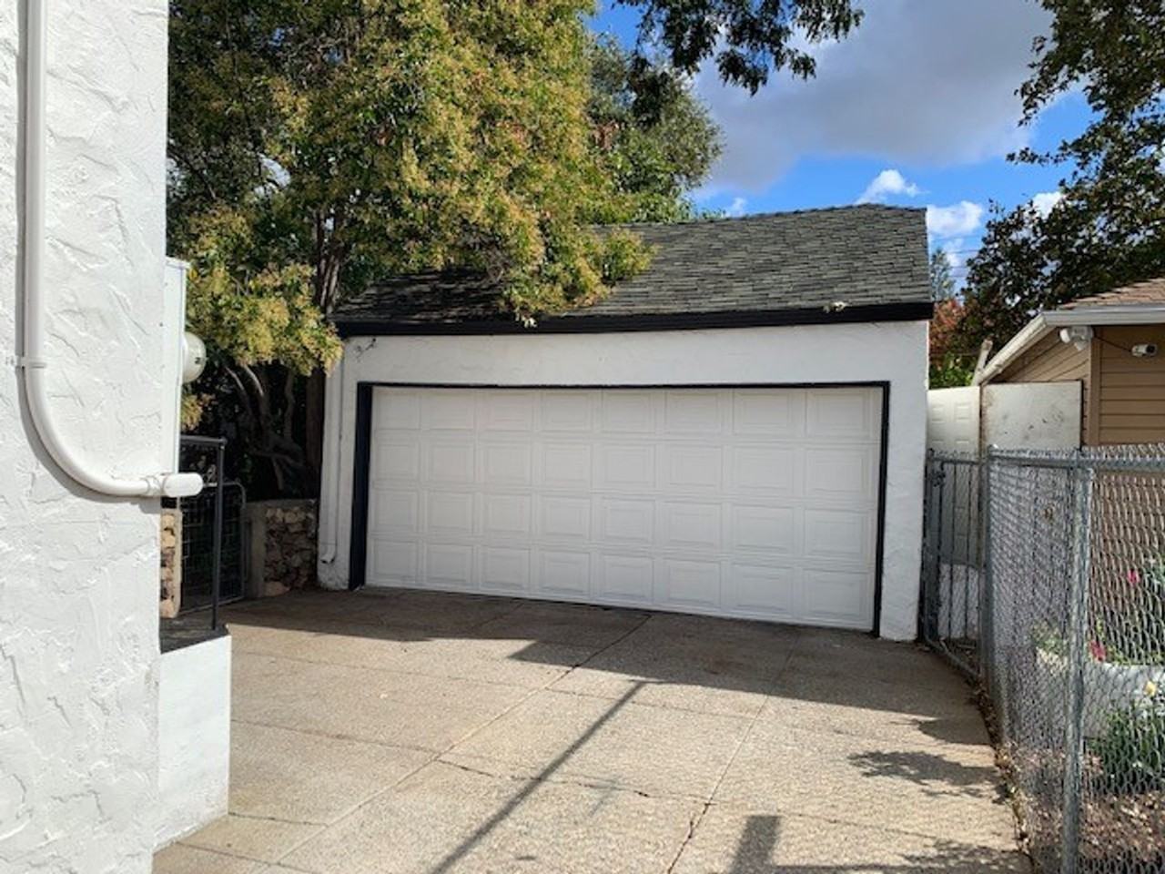 1982 Canterbury Rd - Photo 3 of 30