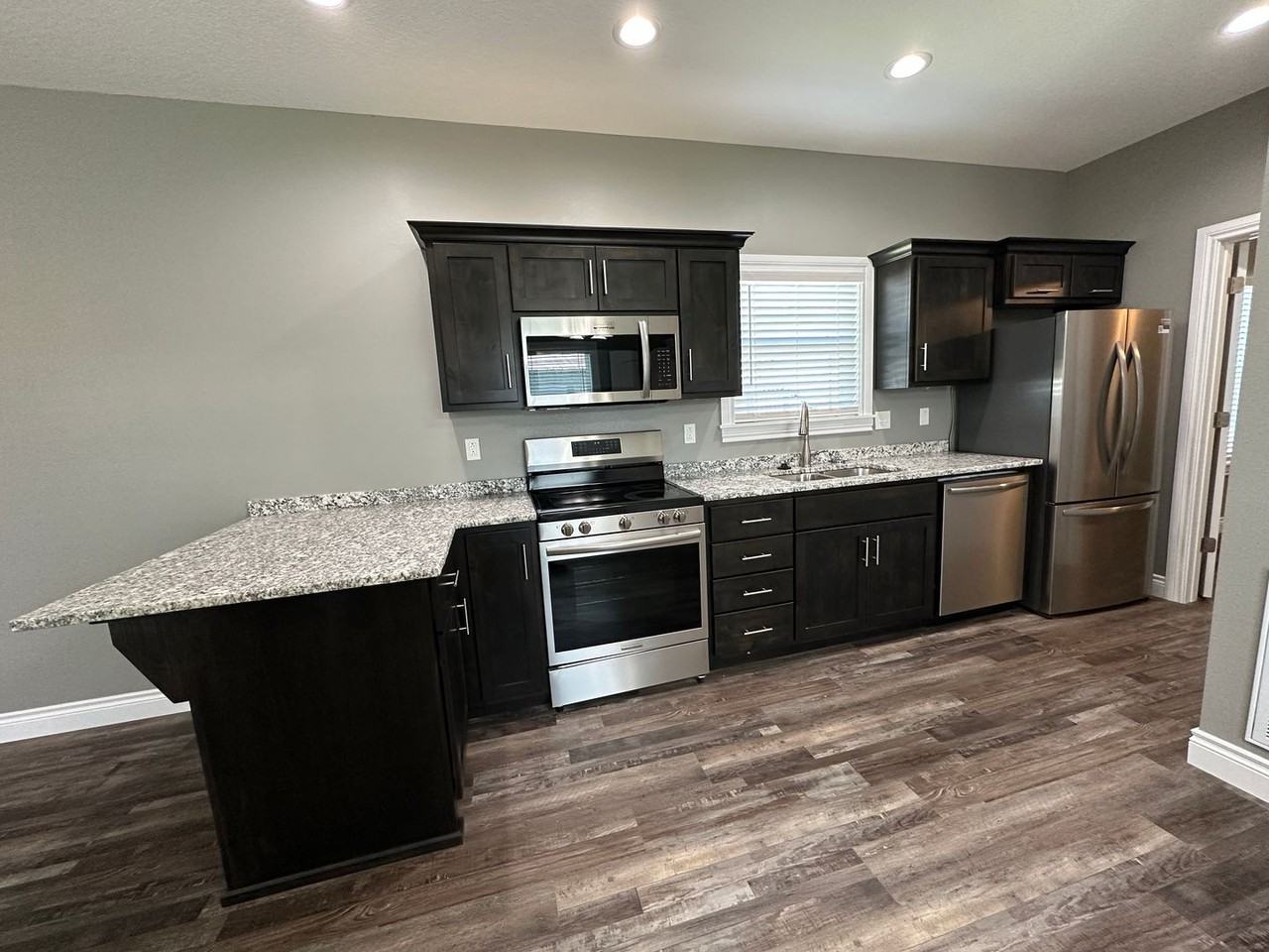 7375 Hercules Ln - Photo 3 of 21