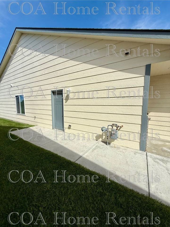 406 Sweetwater Rd - Photo 3 of 27