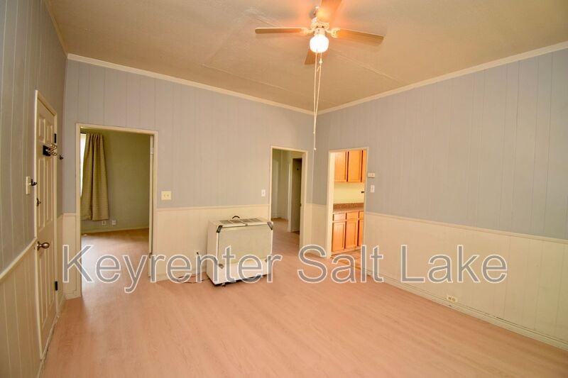 544 Elizabeth St - Photo 3 of 9