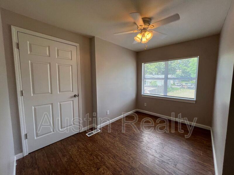 7064 Mitchell Ave - Photo 3 of 7