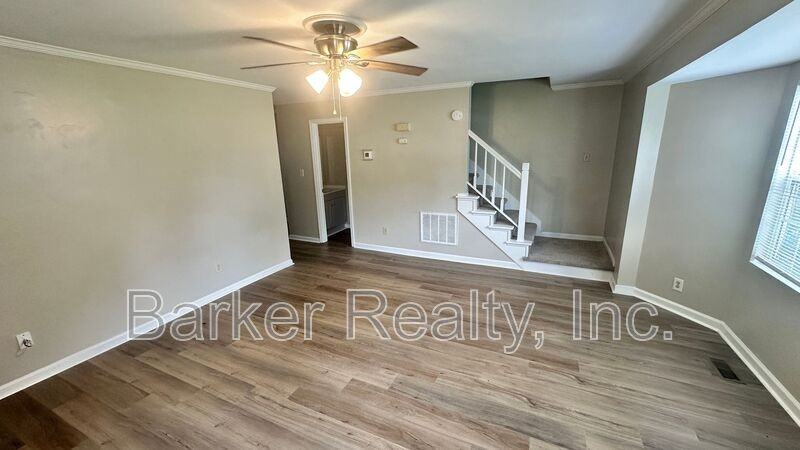 4609 - Photo 2 of 17