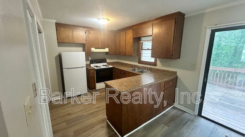 4609 - Photo 3 of 17